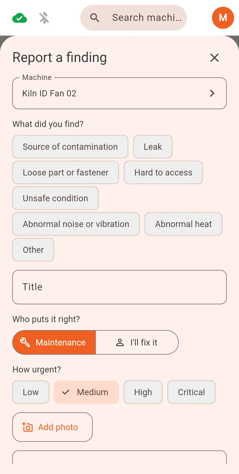 Report a finding in On Field: the eight abnormality categories, the choice between maintenance and the operator fixing it, an urgency and an add photo button